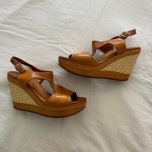 Naya-rea Women's Tan and Brown Sandals